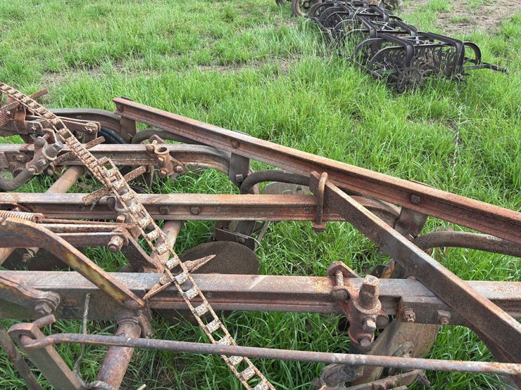 moline-5-bottom-14”-pull-type-plow-image-25