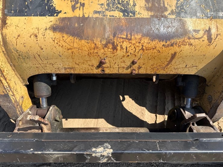 2004-caterpillar-262b-image-18