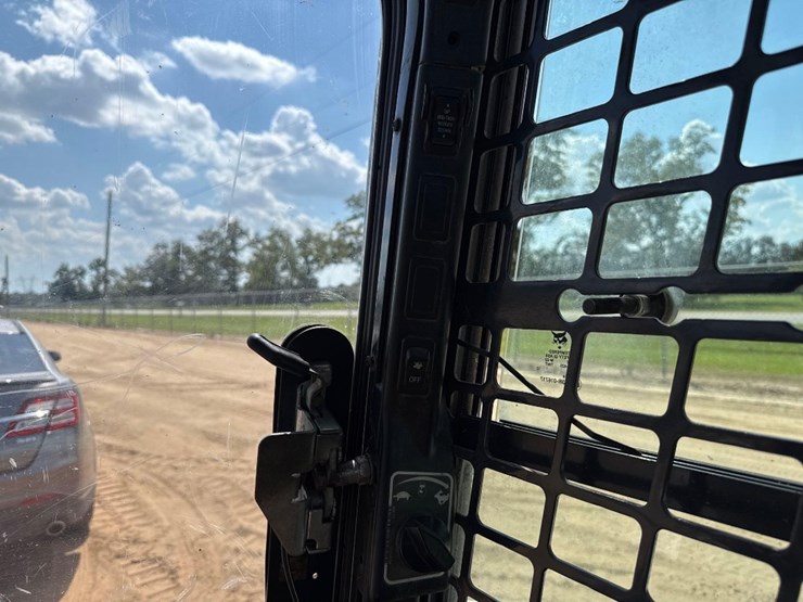 2021-bobcat-t770-image-32