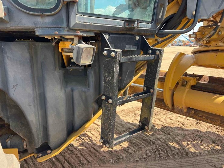 2011-caterpillar-12m-image-20