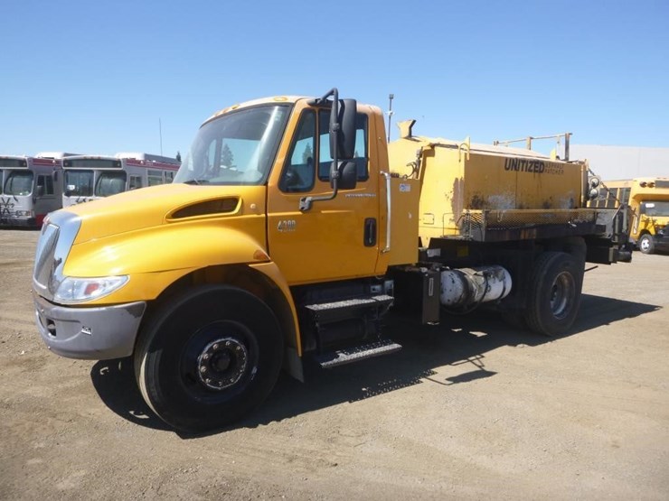 2006-international-durastar-4300-image-1