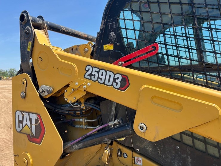 2022-caterpillar-259d3-image-23