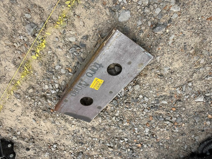 #230-•-#26363-•-unused-dingo-mini-skid-steer-mounting-plate-image-6