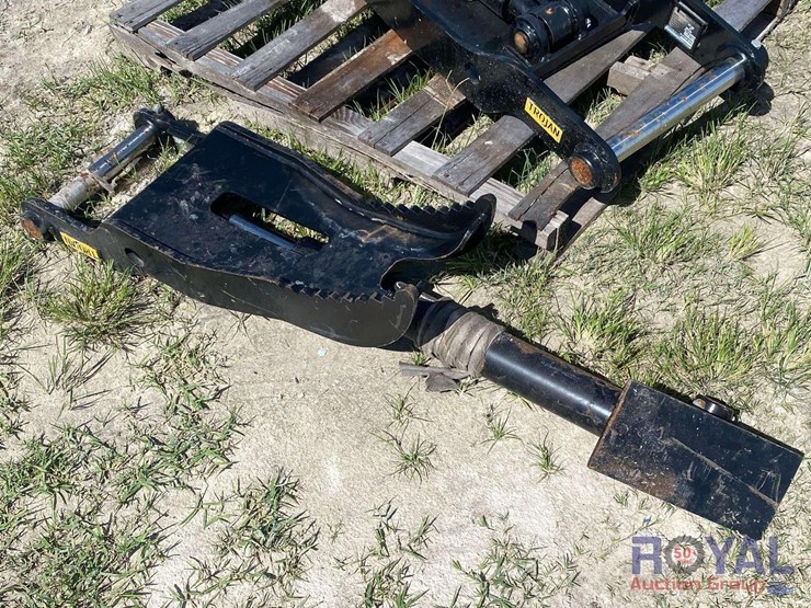trojan-5t-45-36in-hydraulic-thumb-excavator-attachment-image-2