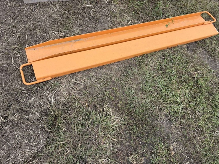 pair-of-pallet-forks-extensions,-6.5’,-6”-wide-image-2