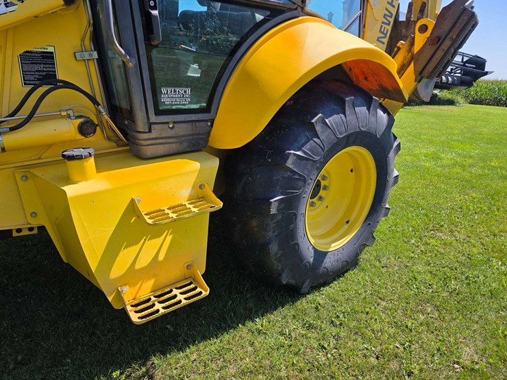 new-holland-lb75-image-7