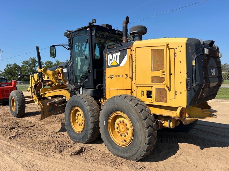 2017-caterpillar-12m3-image-2