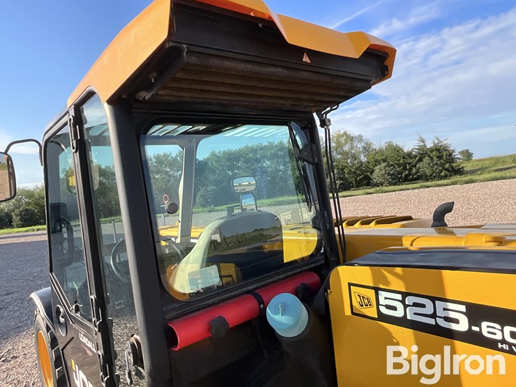 2017-jcb-525-60-image-19