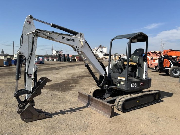 2014-bobcat-e35i-image-1