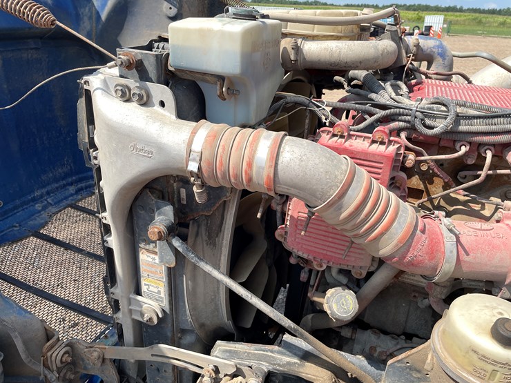 #2108-•-2012-peterbilt-truck-tractor-(has-mn-title-in-delay)-image-34