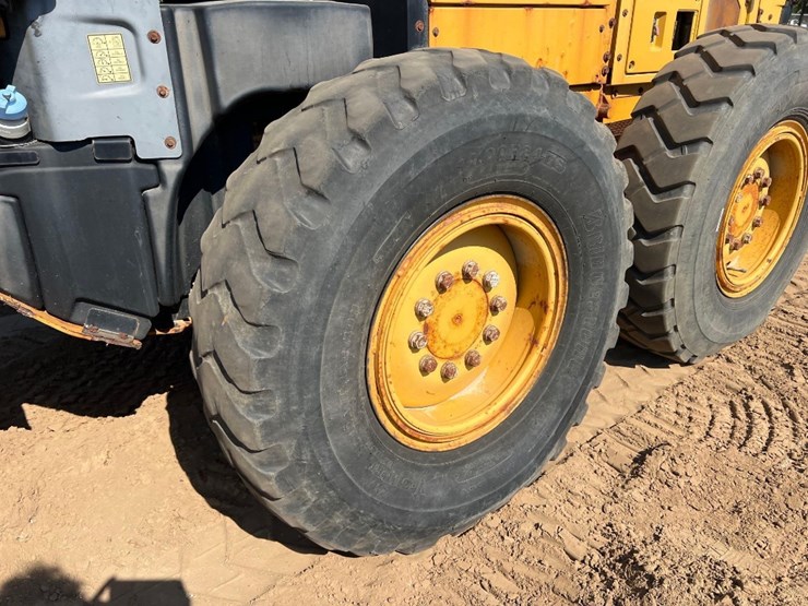 2017-caterpillar-12m3-image-10