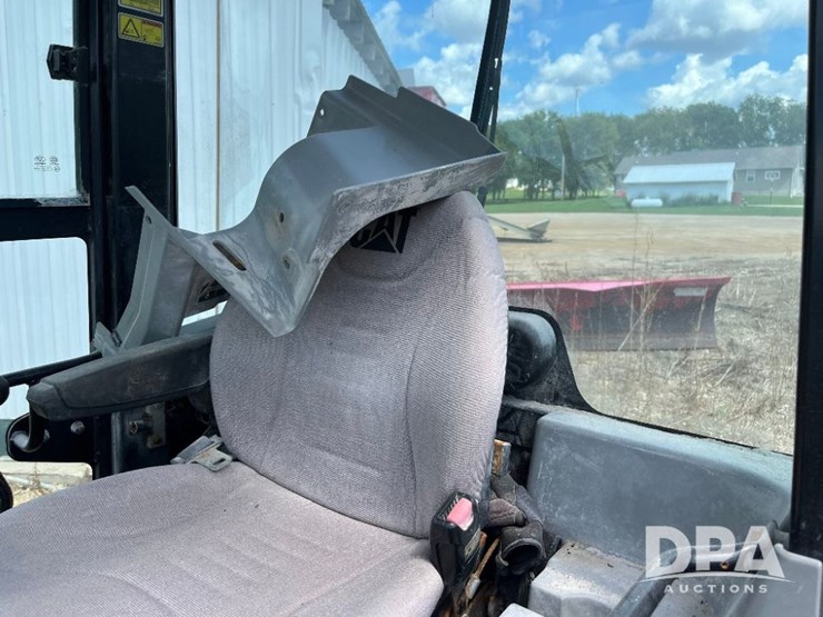 2015-caterpillar-903c-image-38