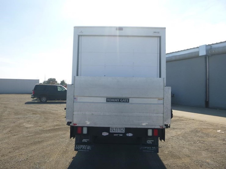 2017-chevrolet-3500-image-6