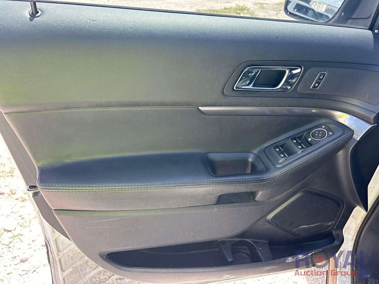 2016-ford-explorer-image-11