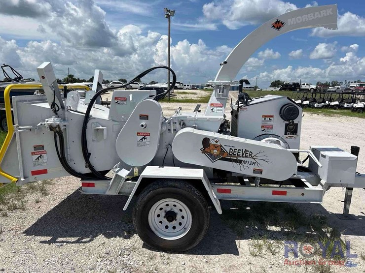 2017-e-z-beever-m12r-towable-brush-chipper-image-12