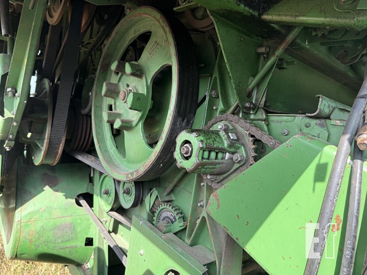 1983-john-deere-8820-image-34