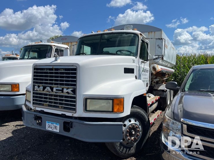 2002-mack-ch613-image-1