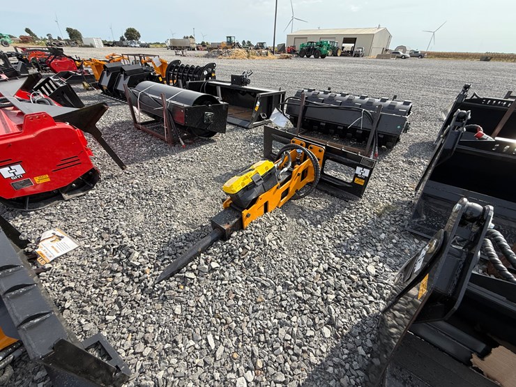 #2000-•-#26321-•-unused-giyi-skid-steer-breaker-psc6802507143-image-3