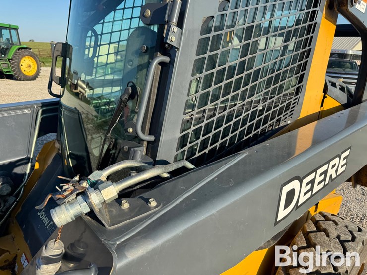 2011-deere-326d-image-13