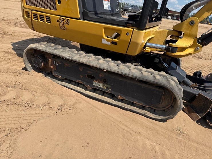 2018-caterpillar-301.7d-image-12