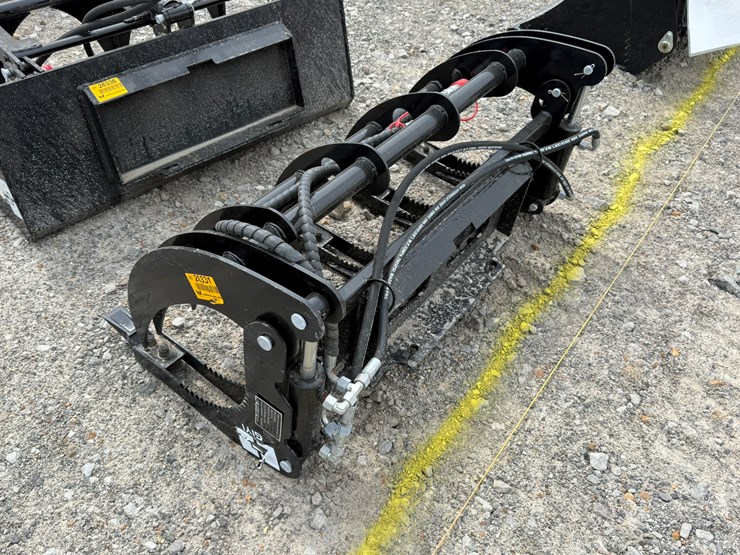 #230-•-#26331-•-unused-giyi-mini-skid-steer-curbed-log-grabber-cxhxzmq507148-image-4