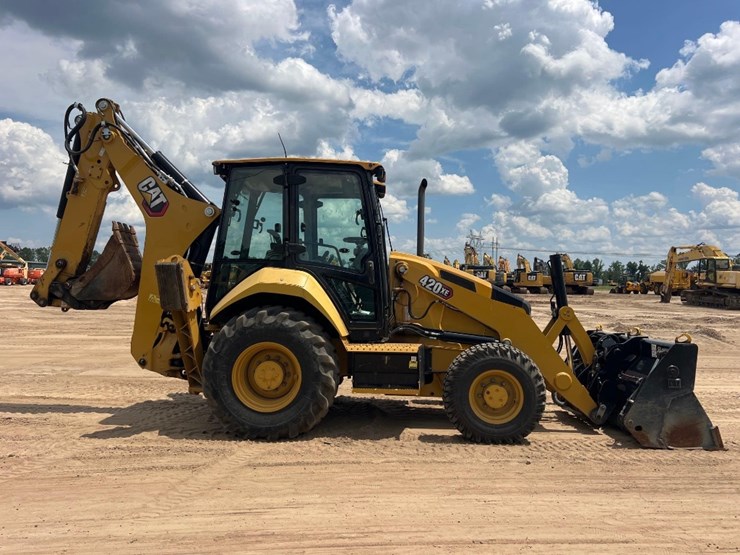 2021-caterpillar-420-image-5