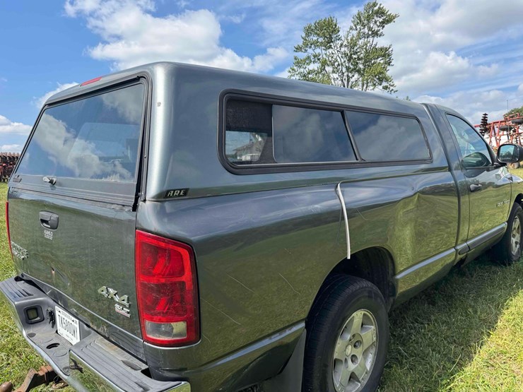 2004-dodge-1500-image-11