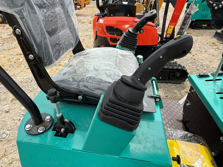 #220-•-#26487-•-unused-cfg-mh12rx-mini-excavator-image-5