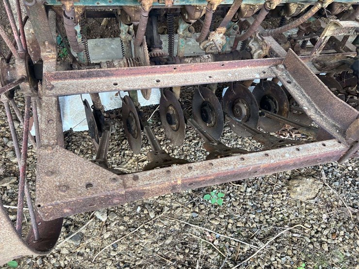 oliver-superior-8ft-grain-drill-image-70