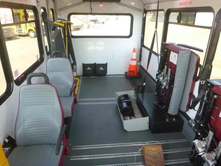 2018-ford-e350-image-9