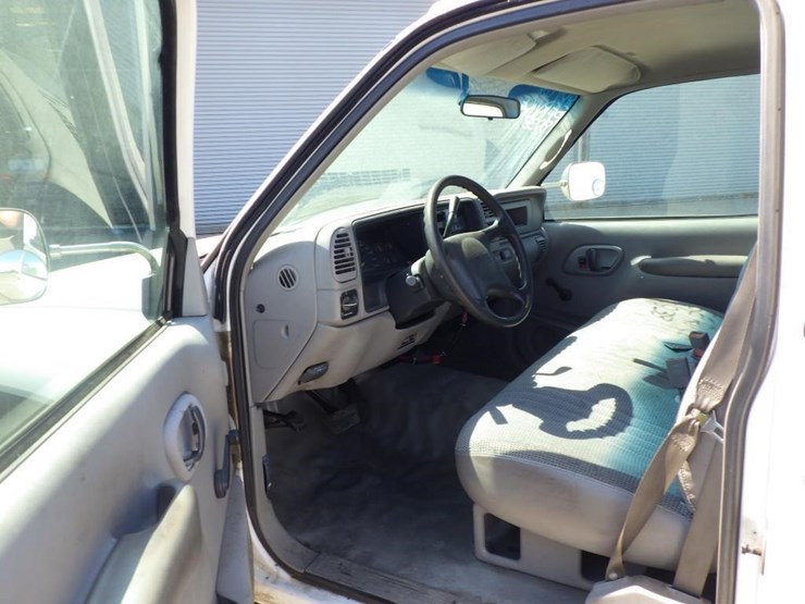 1999-gmc-3500hd-image-5