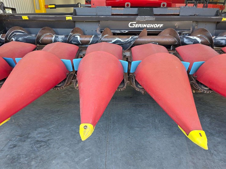 2001-geringhoff-rota-disc-8-row-30”-chopping-corn-head,-red-poly-snouts,-headsite,-flagship-hookup,-image-8