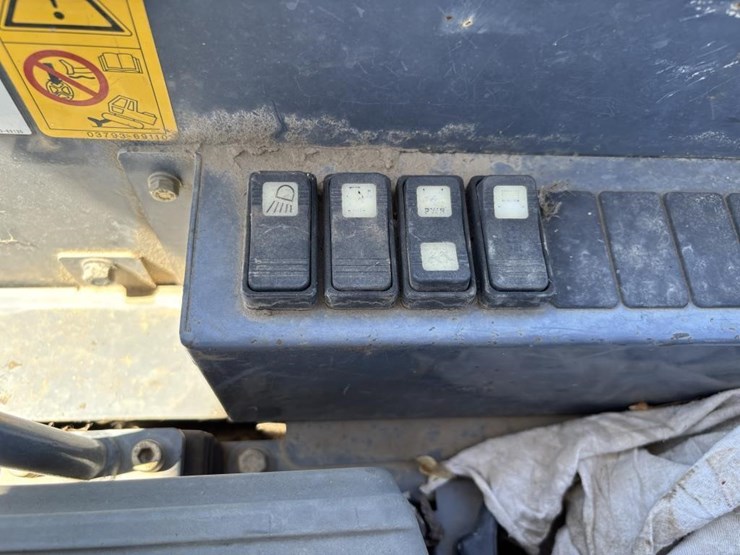 2016-takeuchi-tb230-image-35