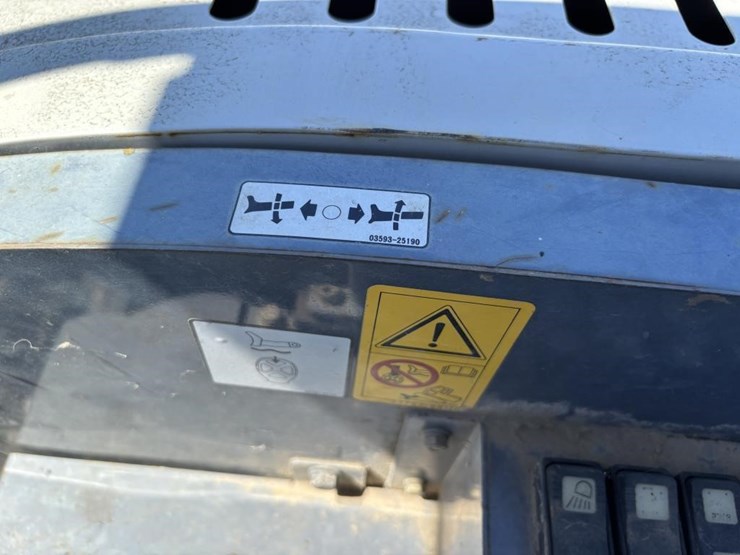 2016-takeuchi-tb230-image-33