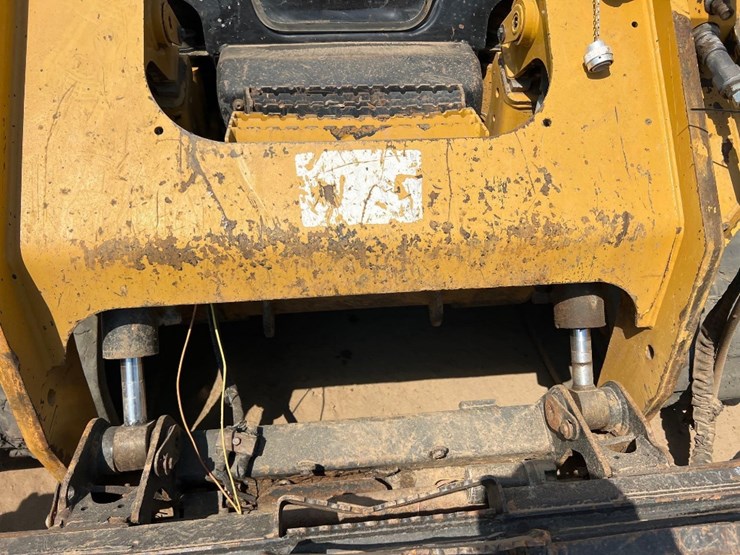 2015-caterpillar-299d-image-10