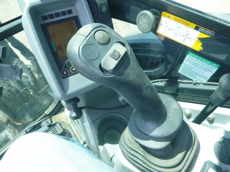 2022-deere-35g-image-14
