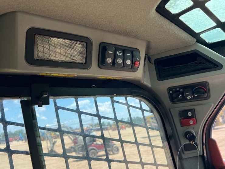 2019-caterpillar-299d2-xhp-image-31