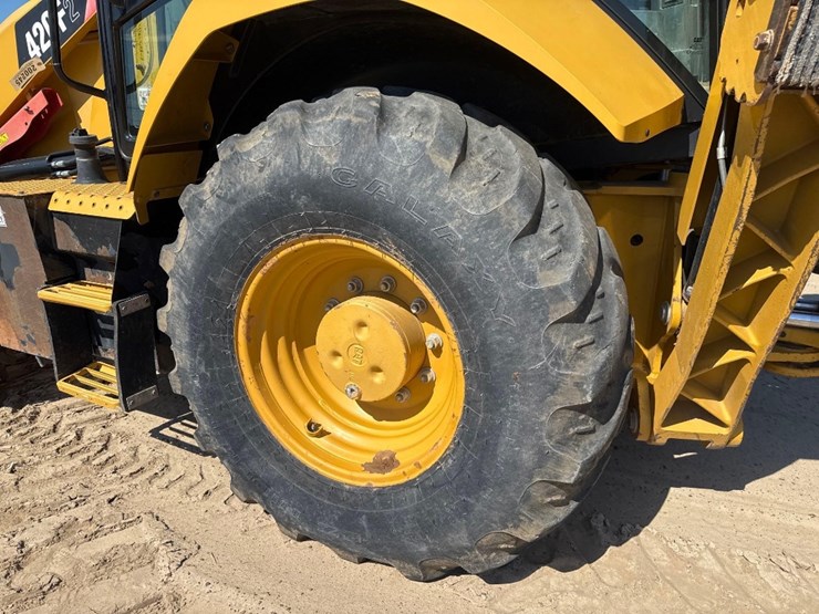 2019-caterpillar-420f2-image-9
