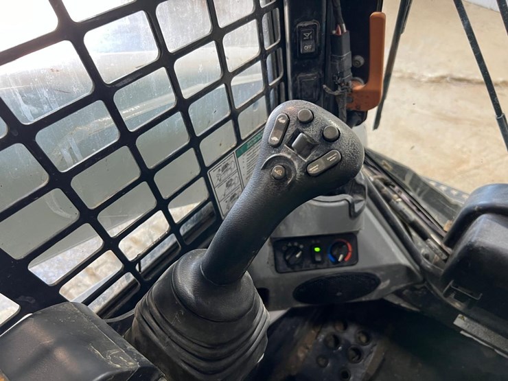 2021-bobcat-t770-image-28