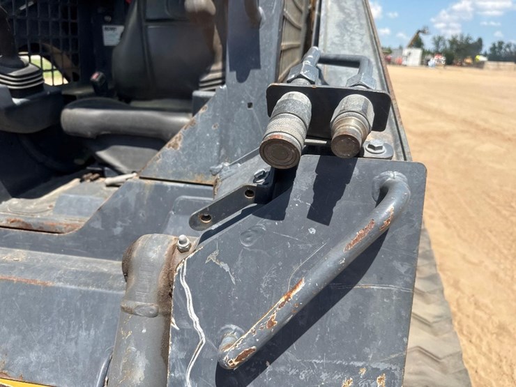 2018-deere-317g-image-21