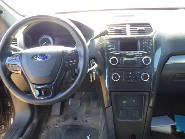 2018-ford-explorer-image-10