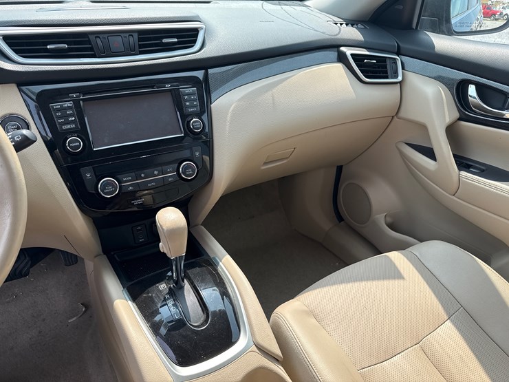 2015-nissan-rogue-sl-image-16