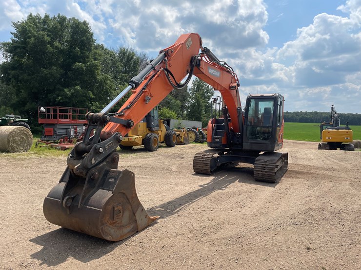 #2052-•-doosan-dx140llr-excavator-(cambridge,-mn)-image-1