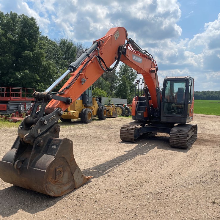 #2052 • Doosan DX140LLR Excavator (Cambridge, MN)