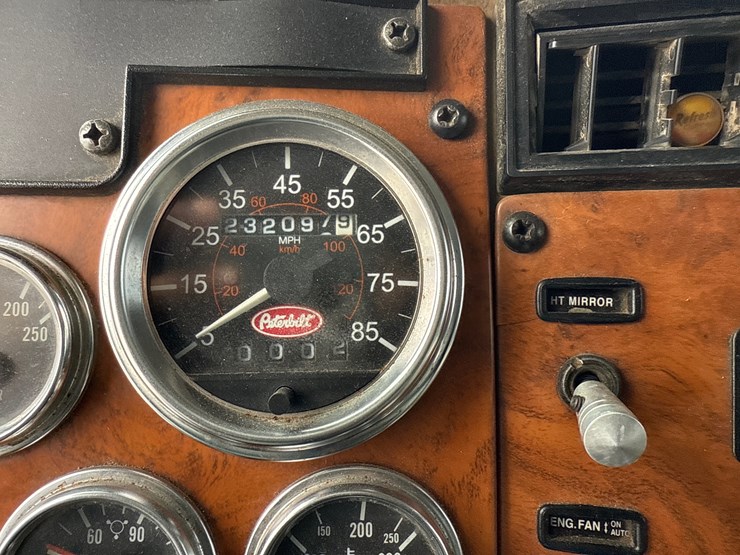 peterbilt-340-image-29