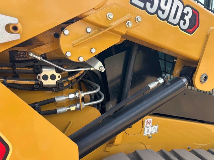 2023-caterpillar-259d3-image-16