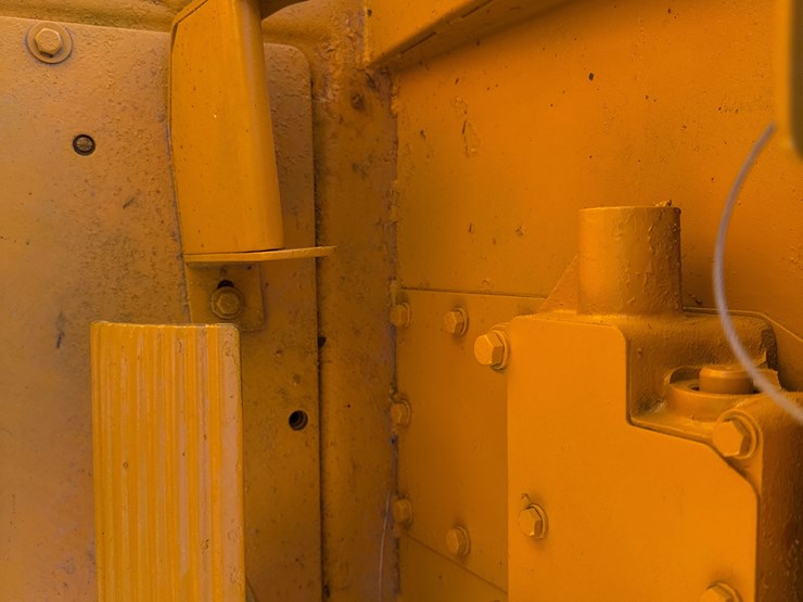 caterpillar-d4h-image-42