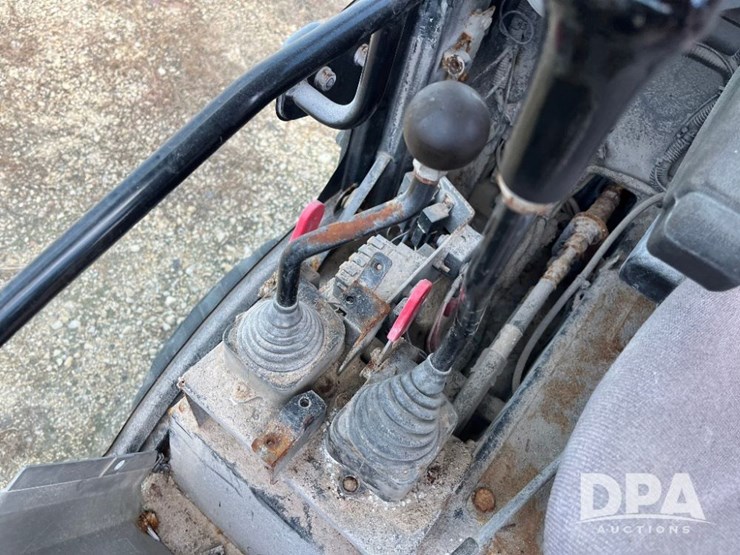 2015-caterpillar-903c-image-45