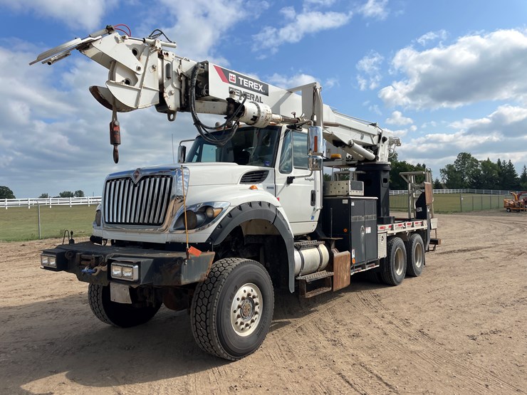 #2116-•-2014-international-7600-crane/digger-truck-(has-mn-title)-image-1