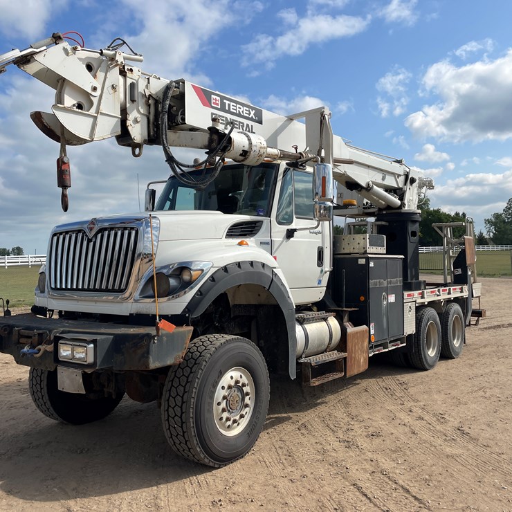 #2116 • 2014 International 7600 Crane/Digger Truck (Has MN Title)